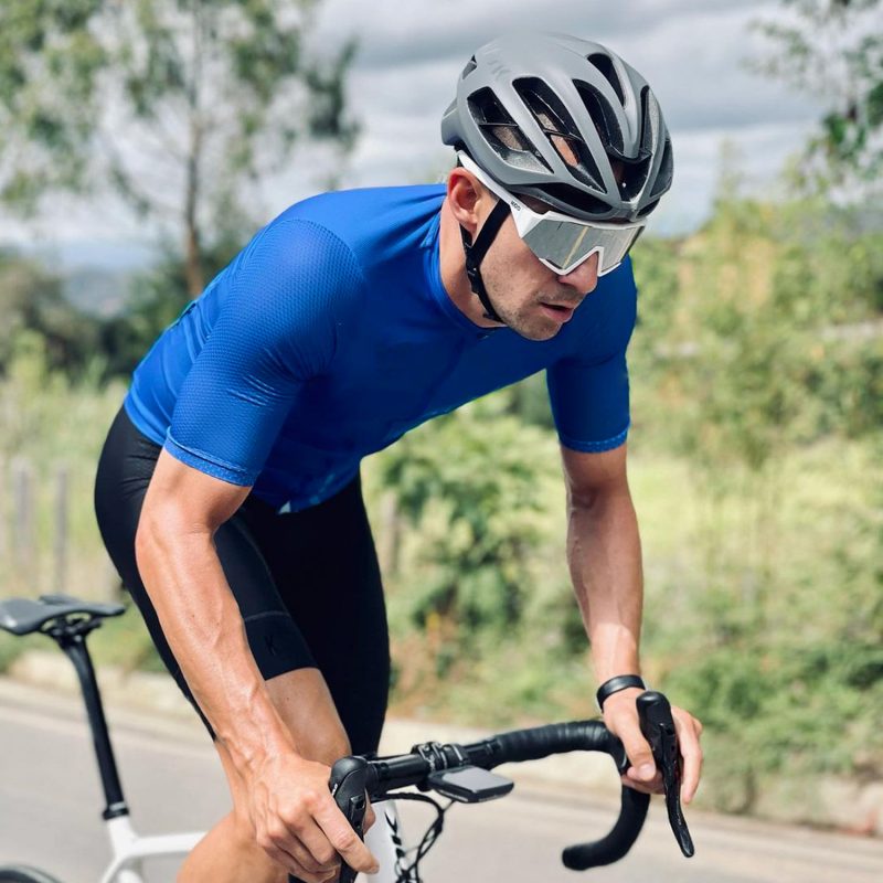 wulibike mens cycling jersey short sleeve brilliant blue M1004-model show